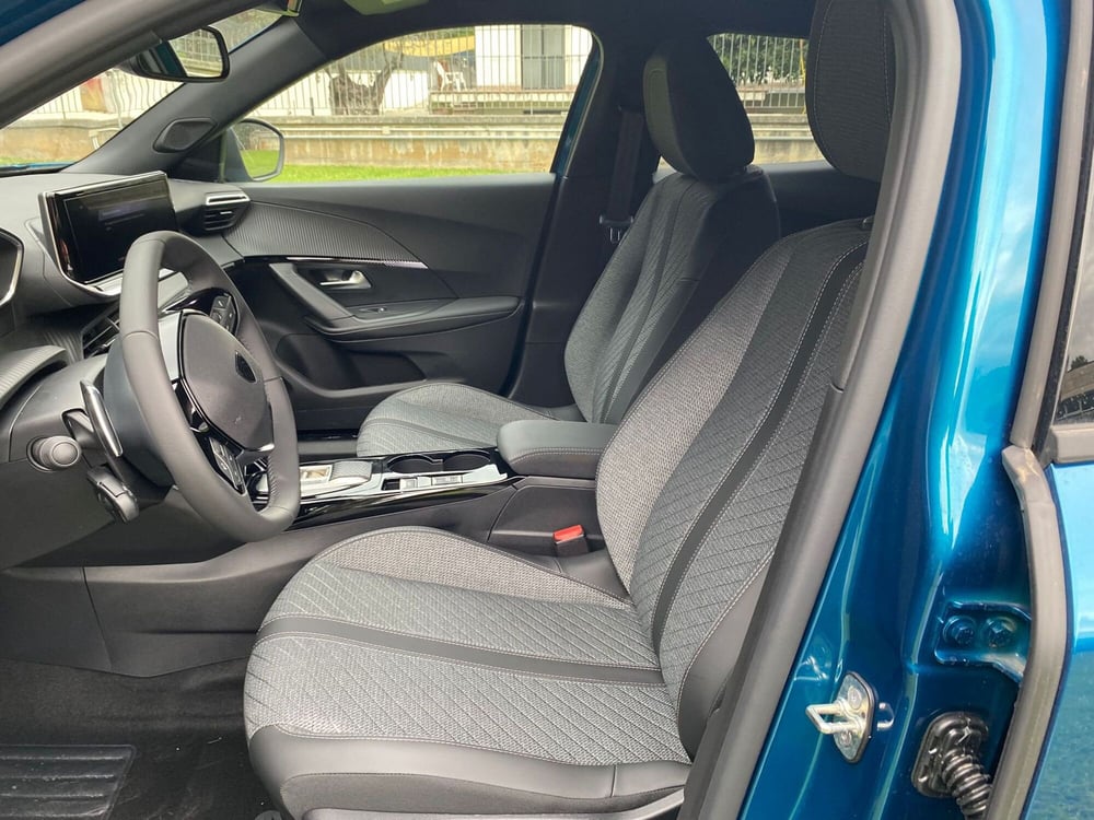 Peugeot 2008 nuova a Avellino (6)