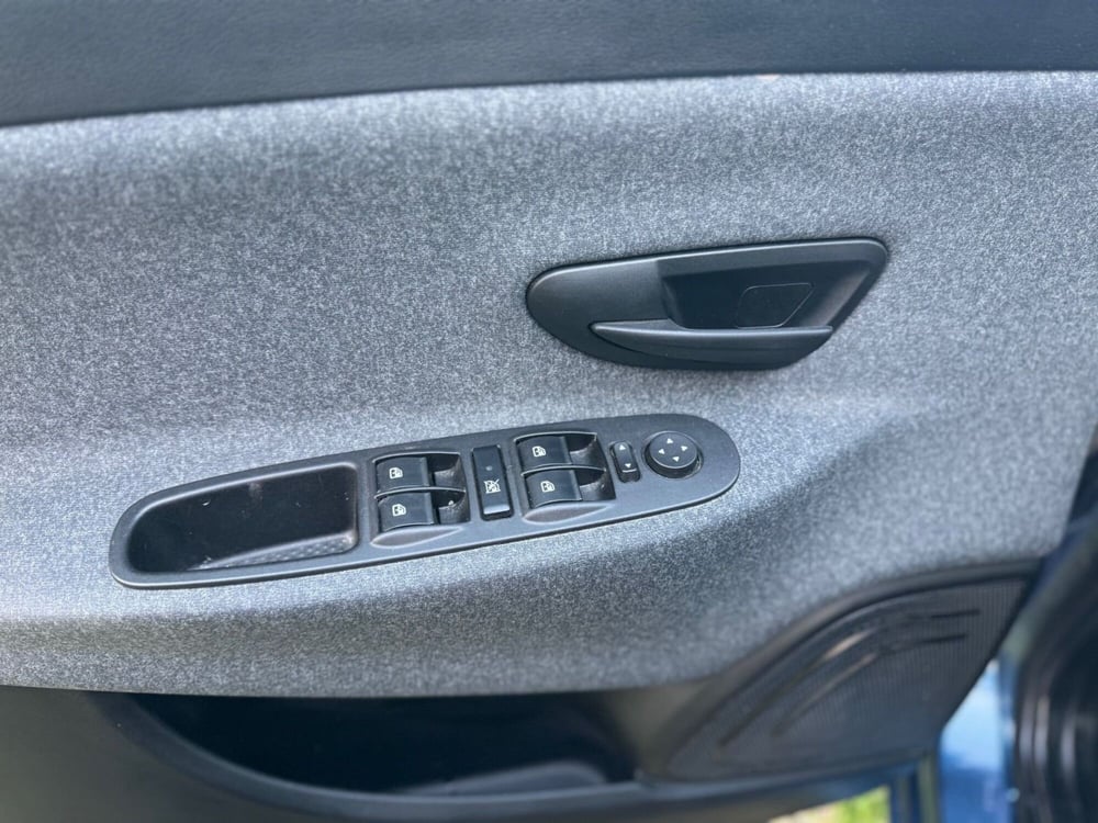 Lancia Ypsilon usata a Salerno (10)