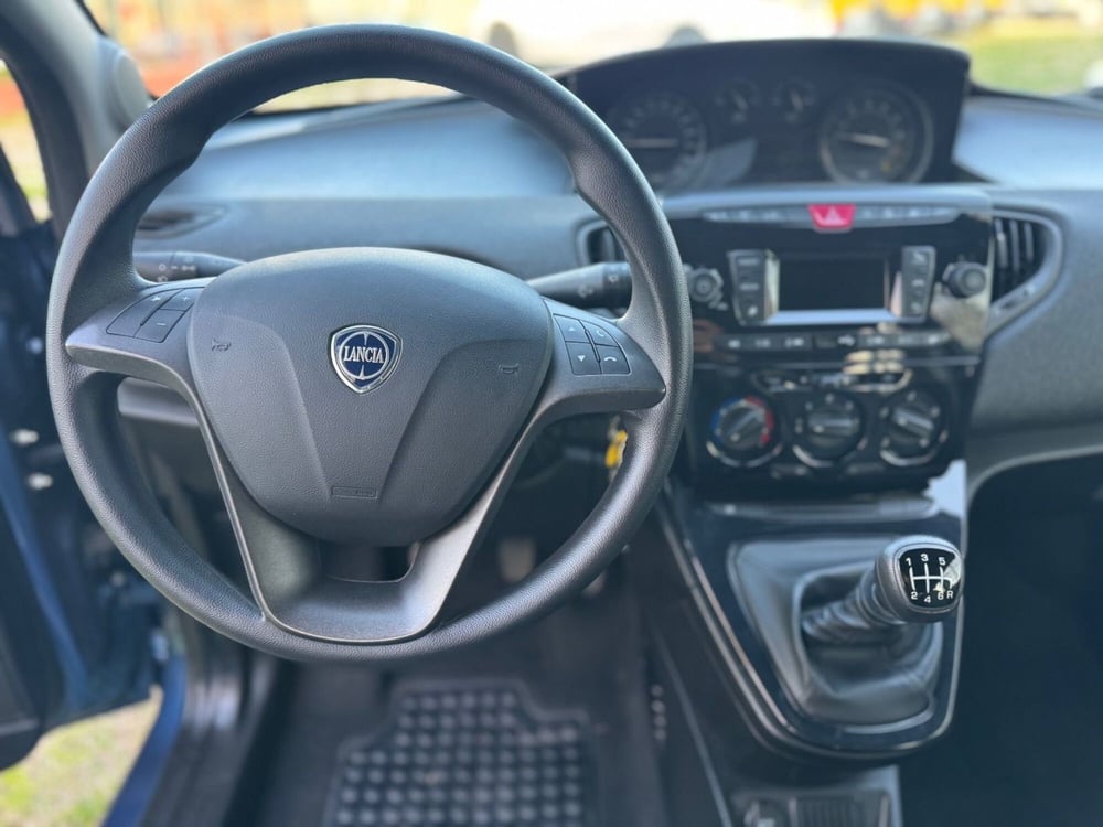 Lancia Ypsilon usata a Salerno (11)