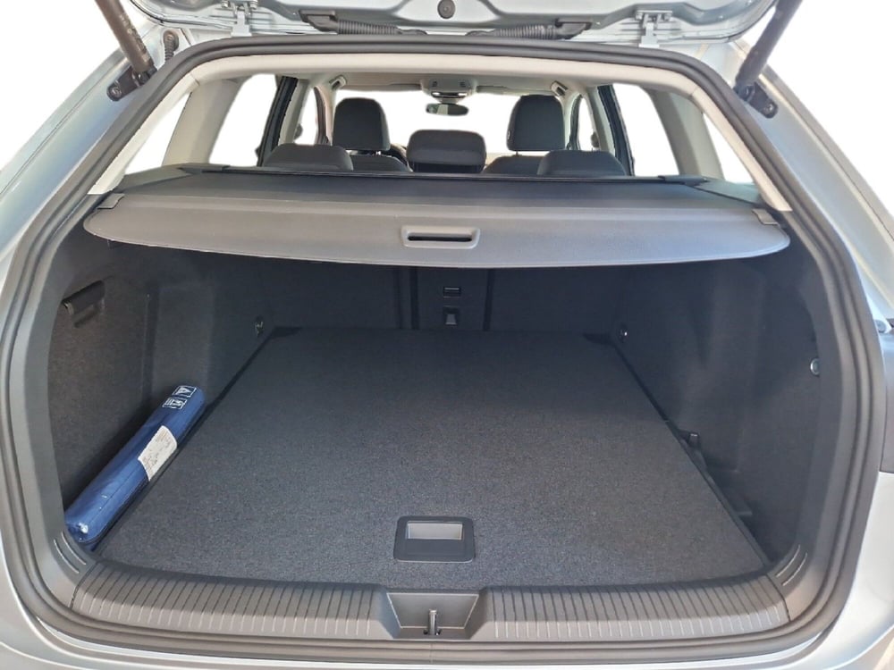 Volkswagen Golf Variant nuova a Frosinone (6)