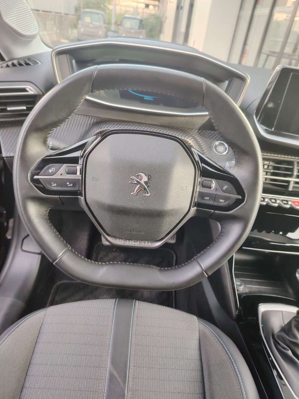 Peugeot 208 usata a Massa-Carrara (14)