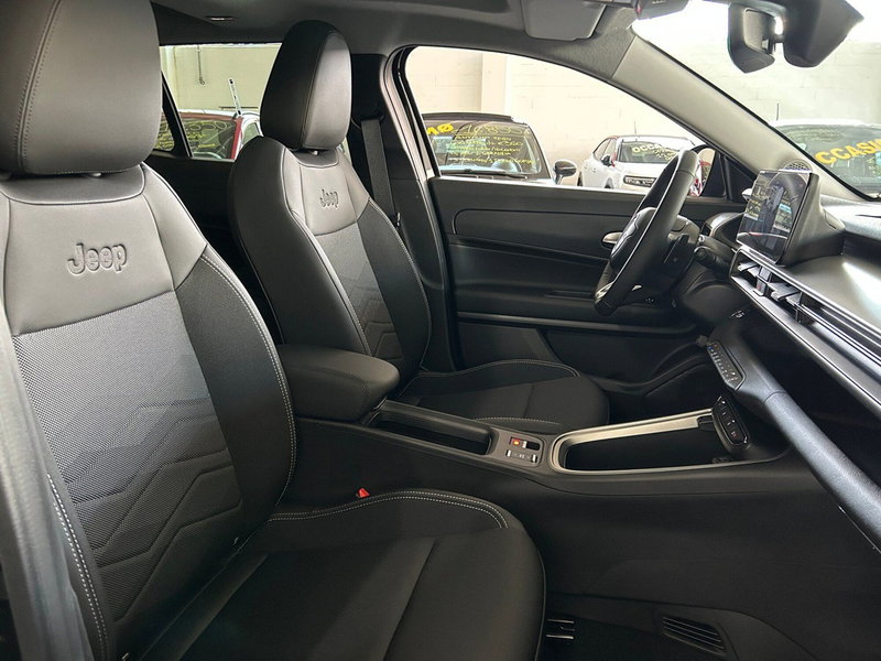 Jeep Avenger nuova a Torino (16)