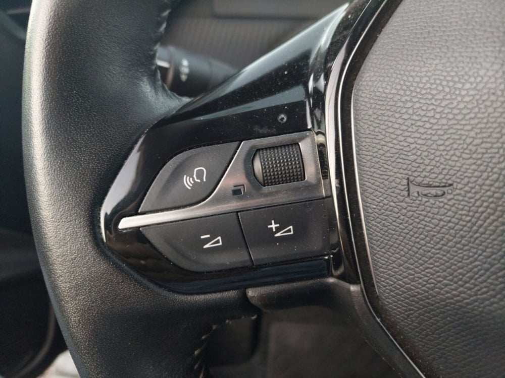 Peugeot 208 usata a Bari (14)