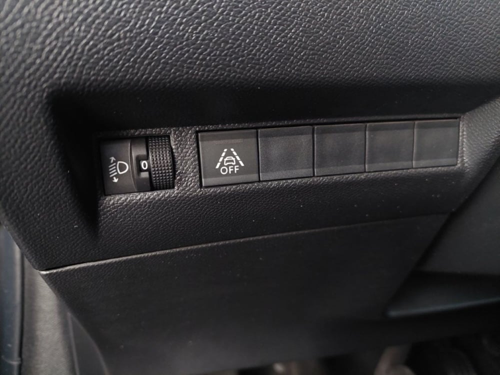 Peugeot 208 usata a Bari (15)