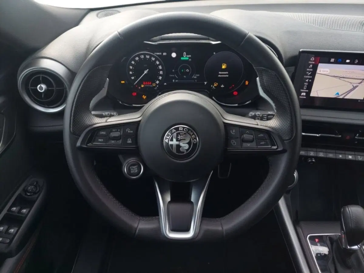 Alfa Romeo Tonale usata a Bari (4)
