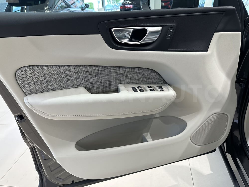 Volvo XC60 nuova a Forlì-Cesena (12)