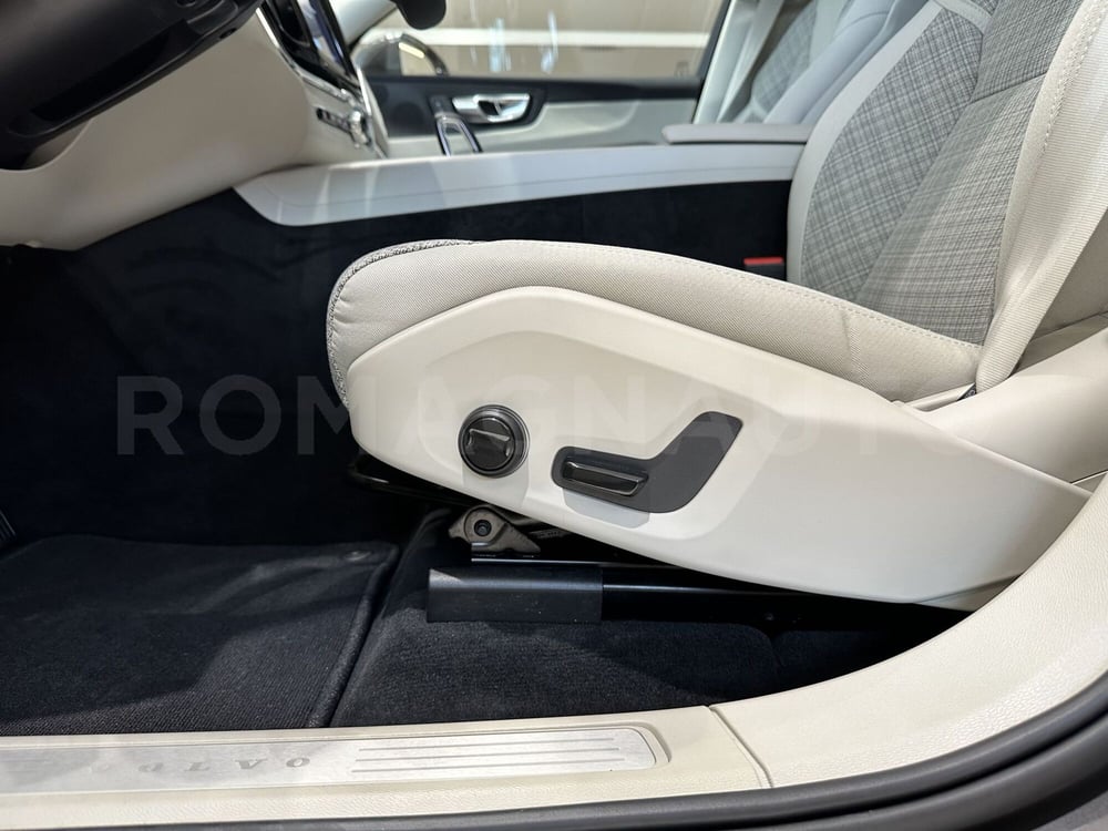 Volvo XC60 nuova a Forlì-Cesena (13)