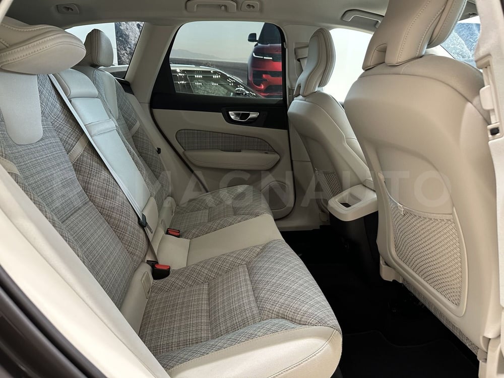 Volvo XC60 nuova a Forlì-Cesena (14)