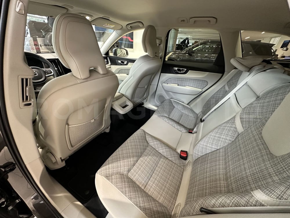 Volvo XC60 nuova a Forlì-Cesena (15)