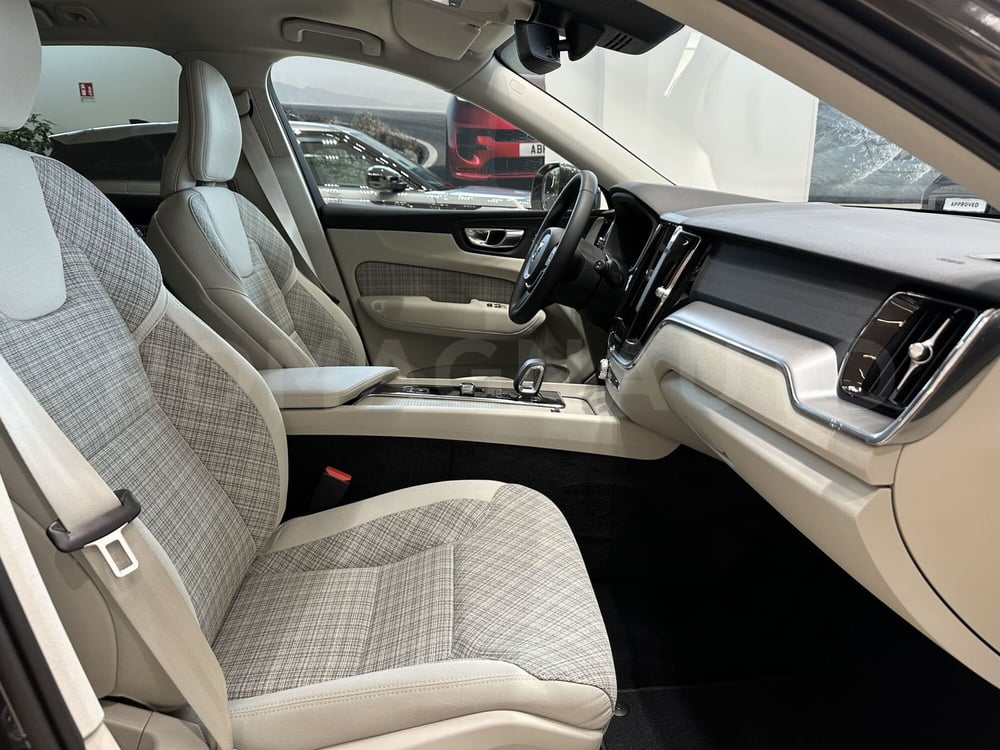 Volvo XC60 nuova a Forlì-Cesena (8)