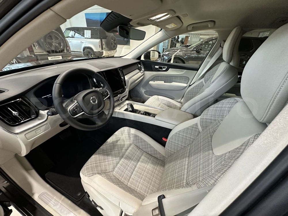 Volvo XC60 nuova a Forlì-Cesena (9)