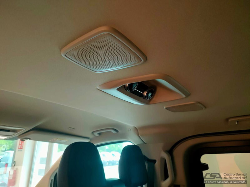 Volkswagen Veicoli Commerciali Caravelle nuova a Bologna (8)