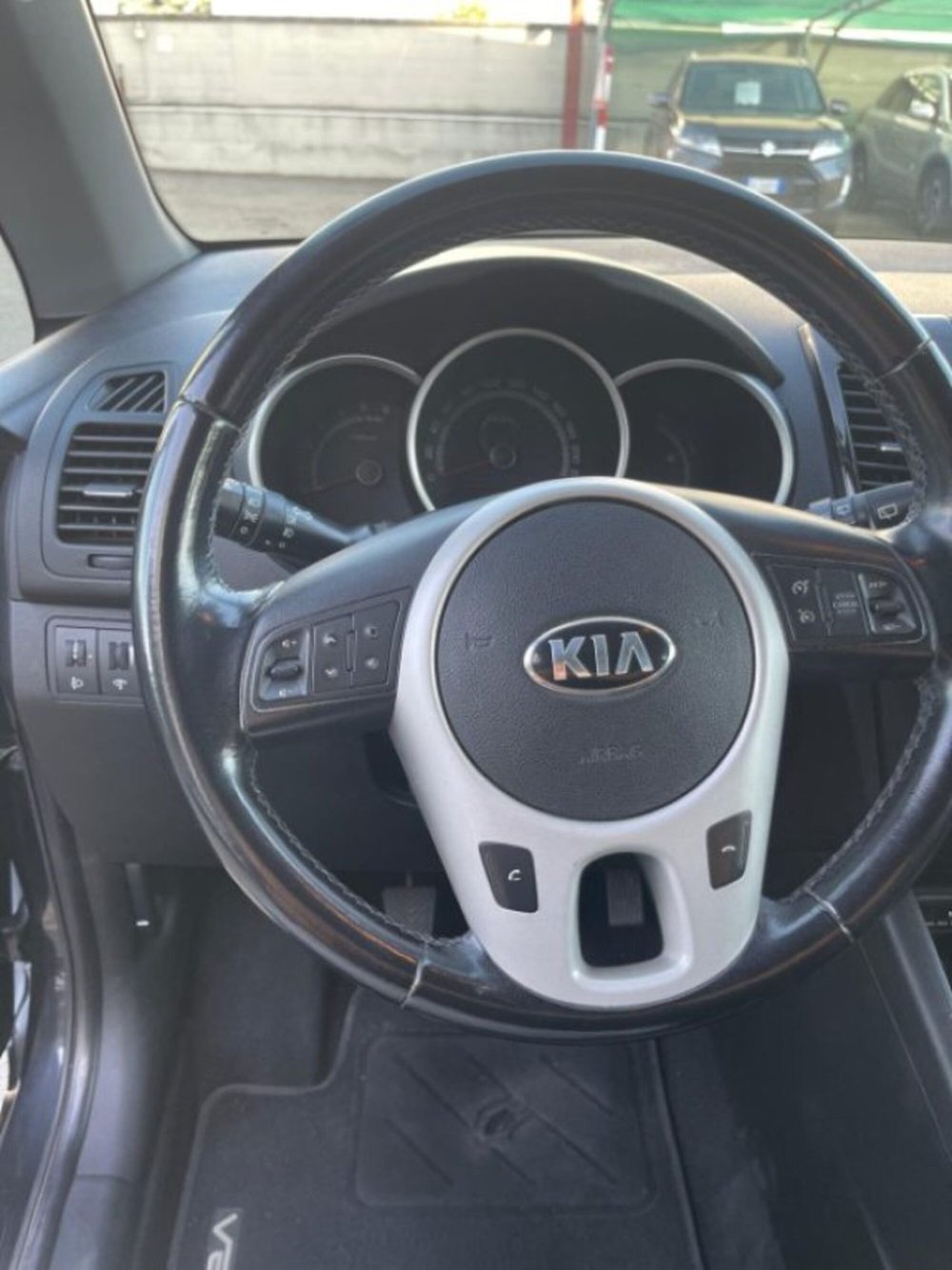 Kia Venga usata a Novara (8)