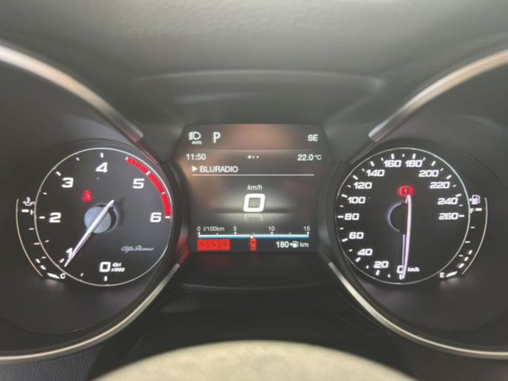 Alfa Romeo Stelvio usata a Milano (11)