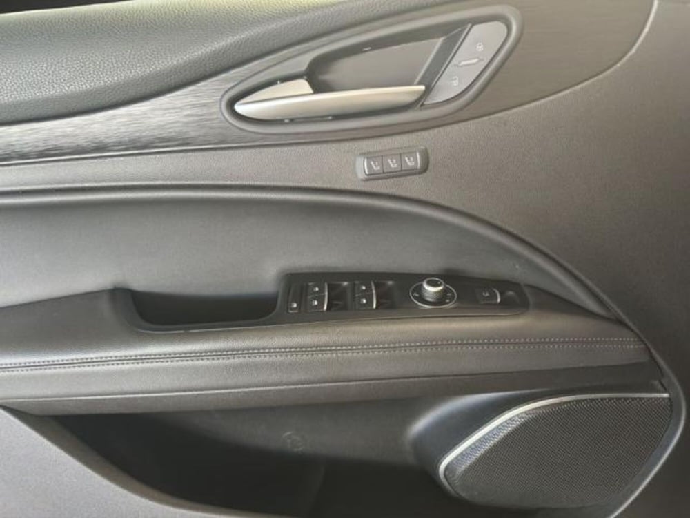 Alfa Romeo Stelvio usata a Milano (13)