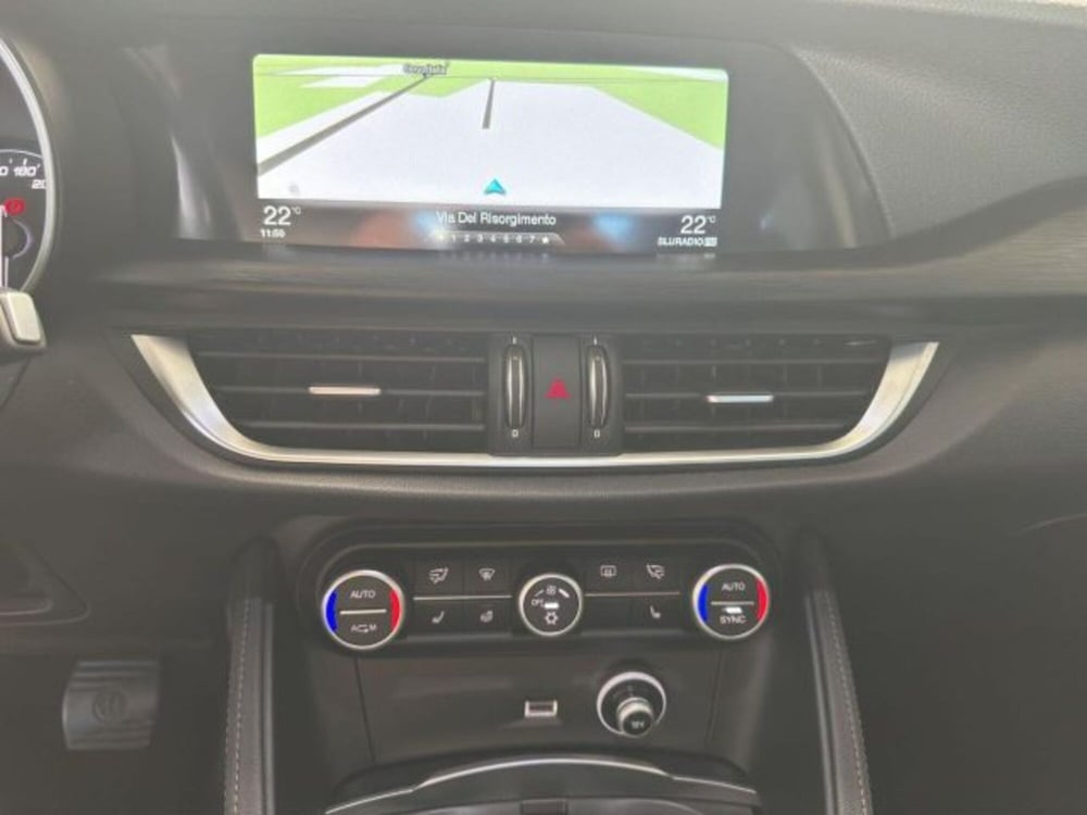 Alfa Romeo Stelvio usata a Novara (12)
