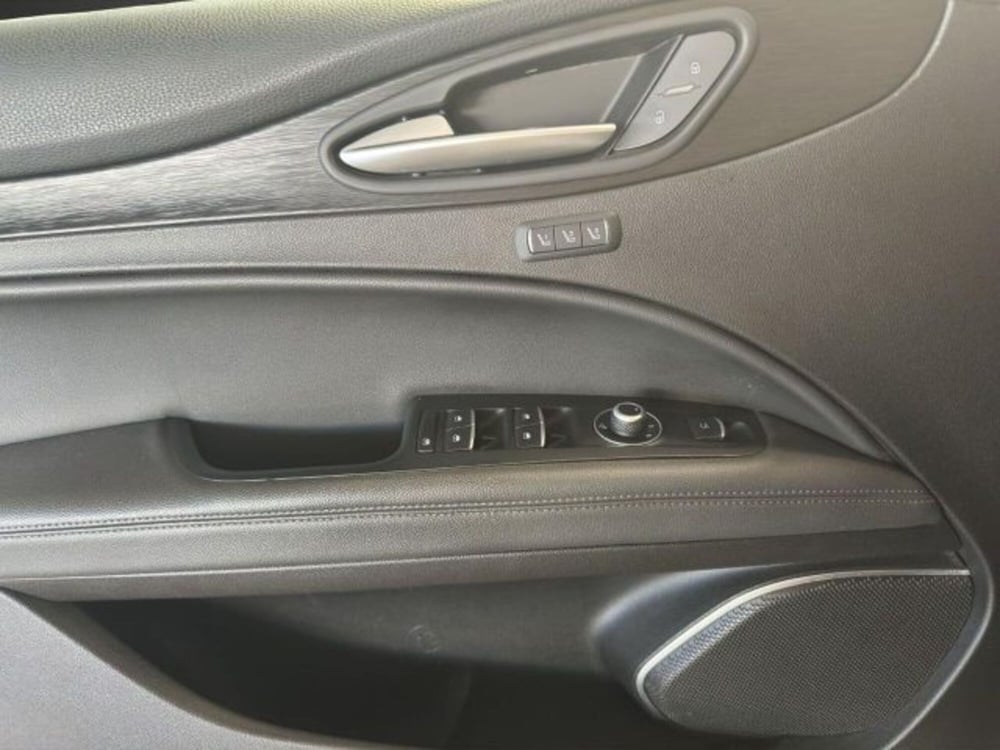 Alfa Romeo Stelvio usata a Novara (13)