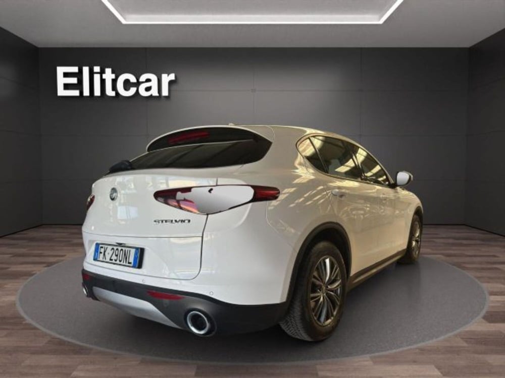Alfa Romeo Stelvio usata a Novara (5)