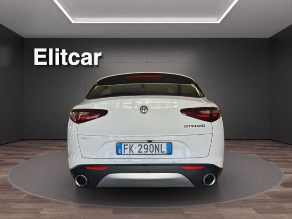 Alfa Romeo Stelvio usata a Novara (7)