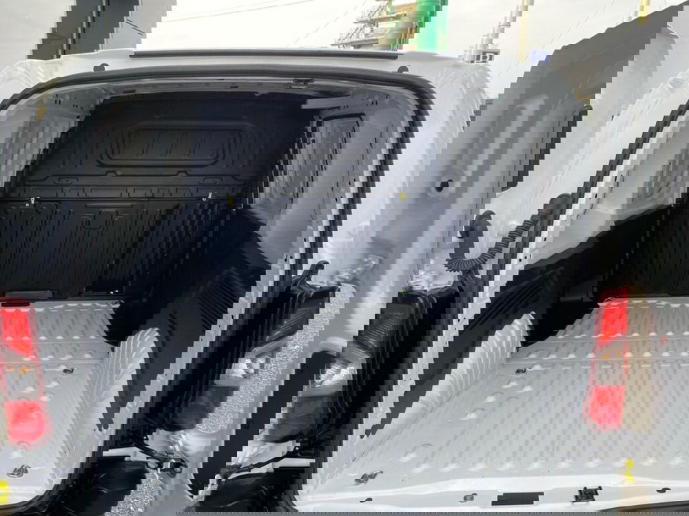 Peugeot Partner Furgone usata a Torino (7)