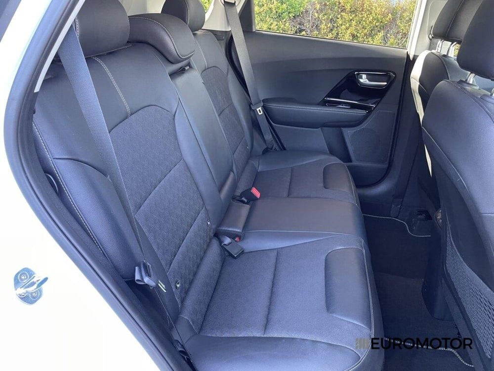 Kia Niro usata a Bari (11)