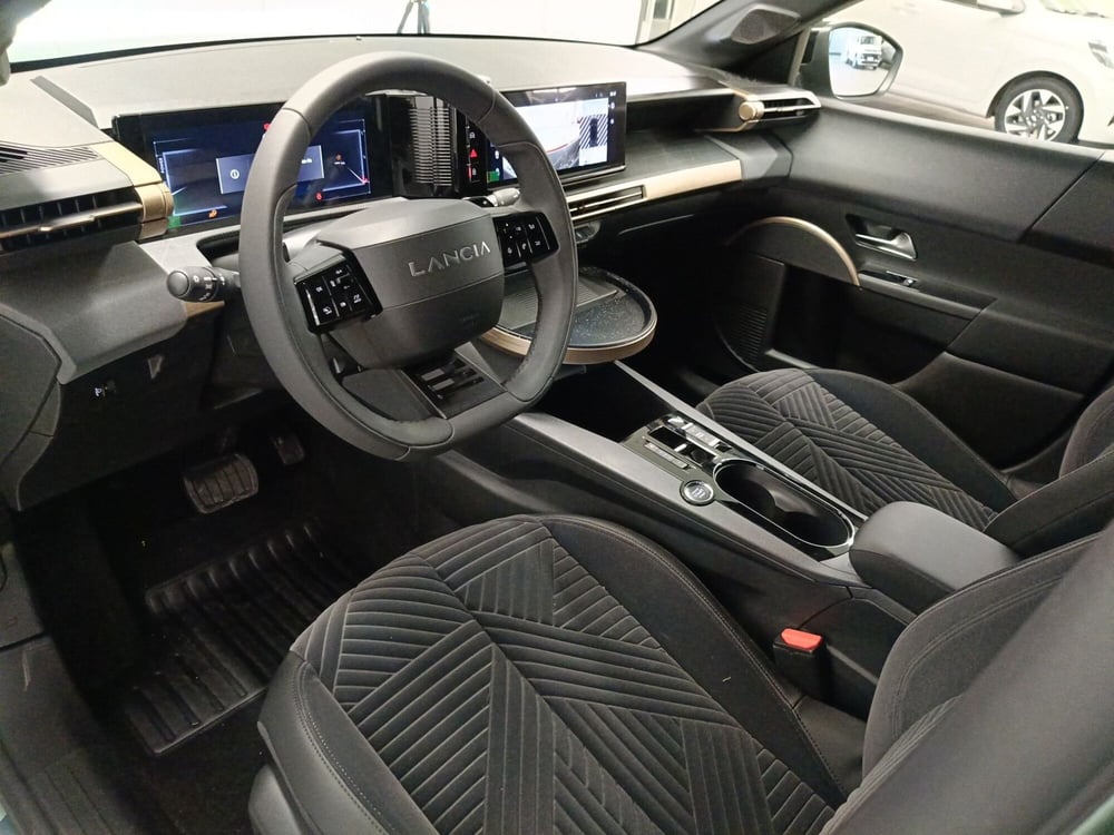 Lancia Ypsilon nuova a Teramo (11)