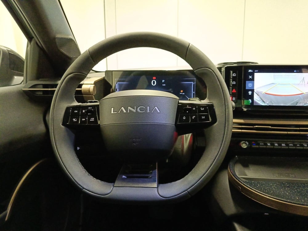 Lancia Ypsilon nuova a Teramo (17)