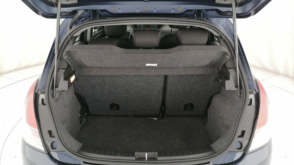 Lancia Ypsilon usata a Roma (10)