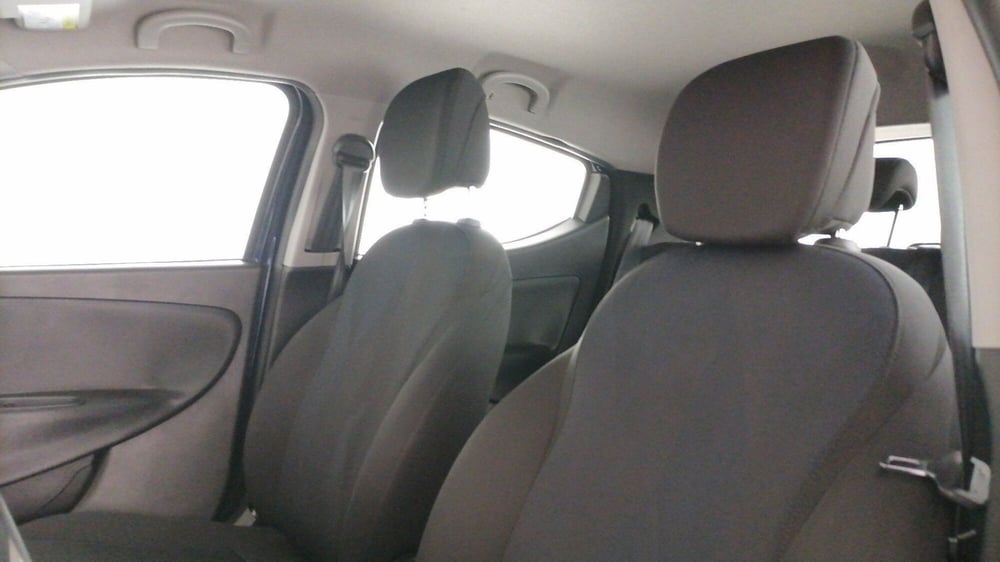Lancia Ypsilon usata a Roma (12)