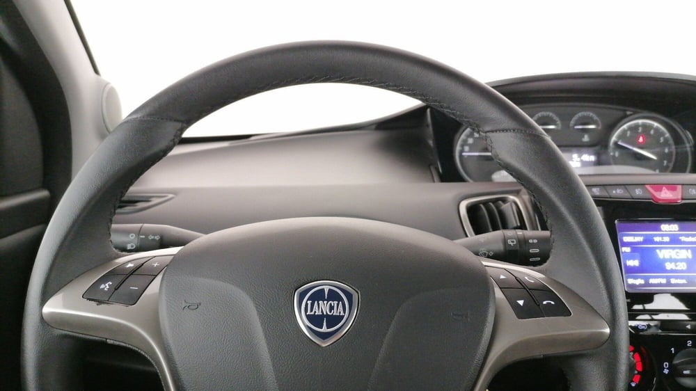Lancia Ypsilon usata a Roma (17)