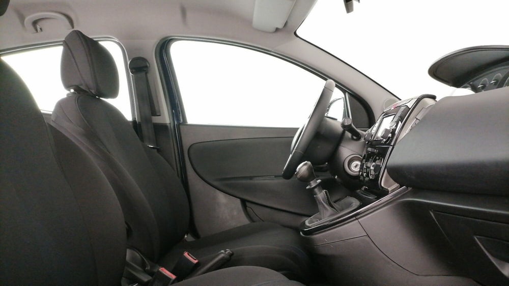 Lancia Ypsilon usata a Roma (6)