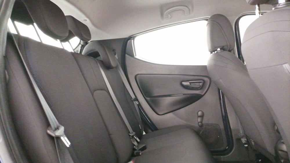 Lancia Ypsilon usata a Roma (8)