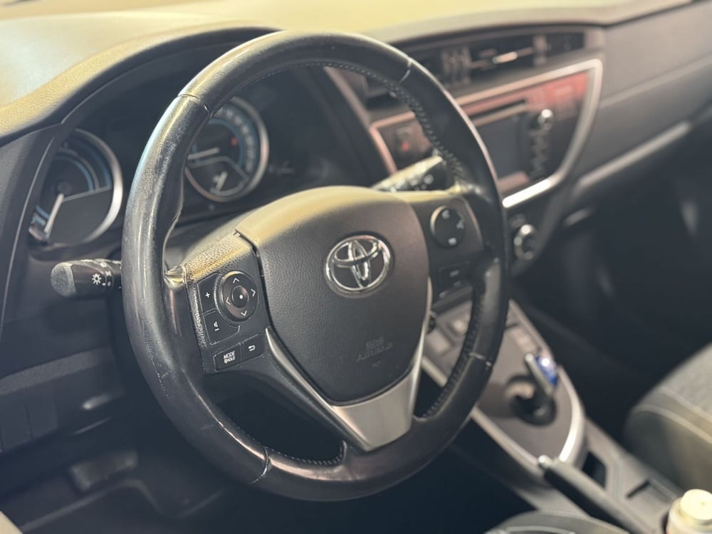 Toyota Auris Station Wagon usata a Brescia (7)