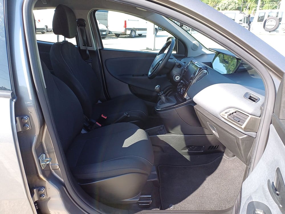 Lancia Ypsilon usata  (10)