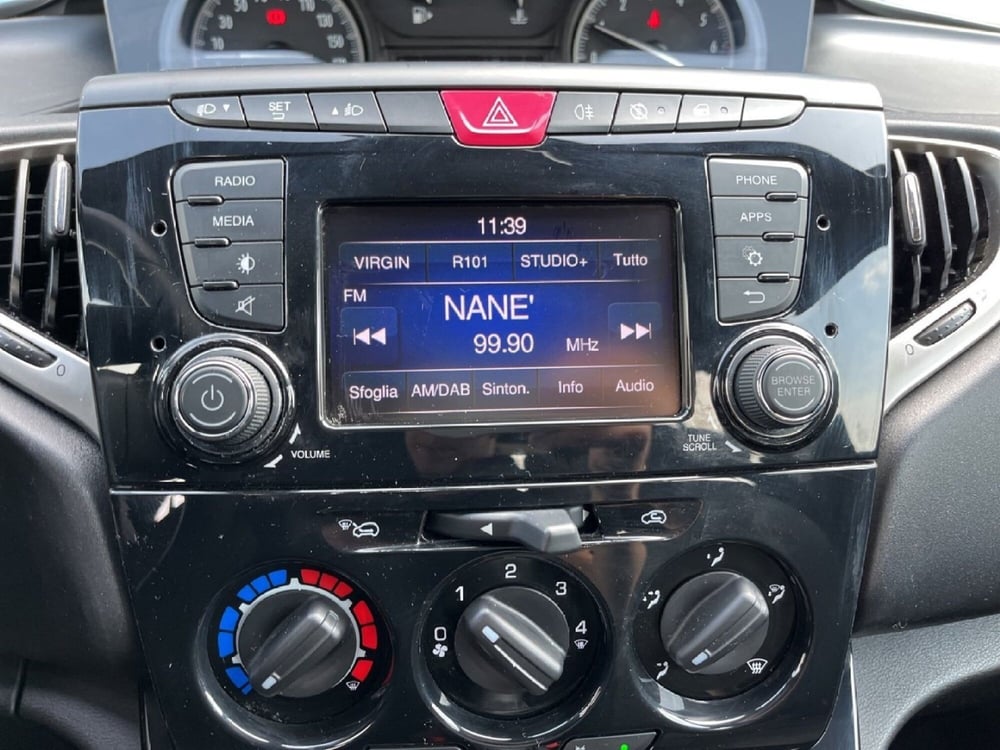 Lancia Ypsilon usata a Torino (13)