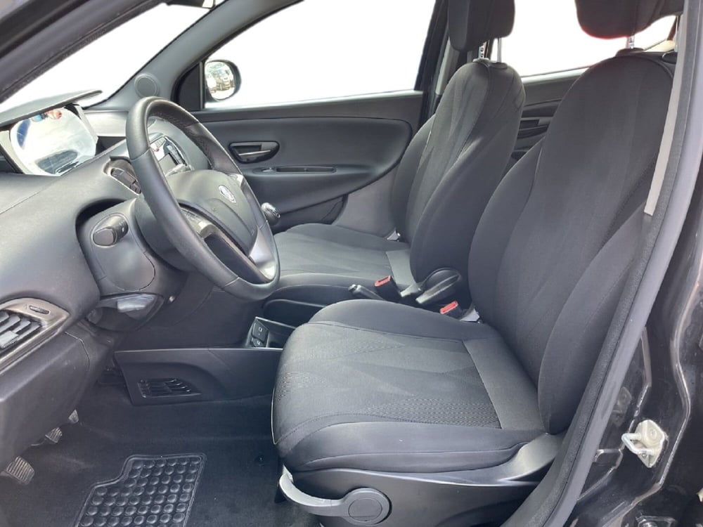 Lancia Ypsilon usata a Torino (9)