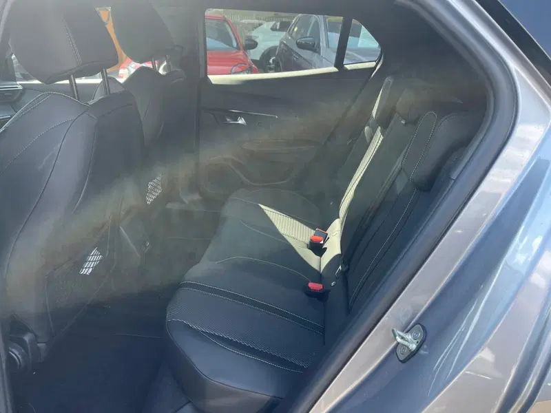 Peugeot 2008 nuova a Milano (14)