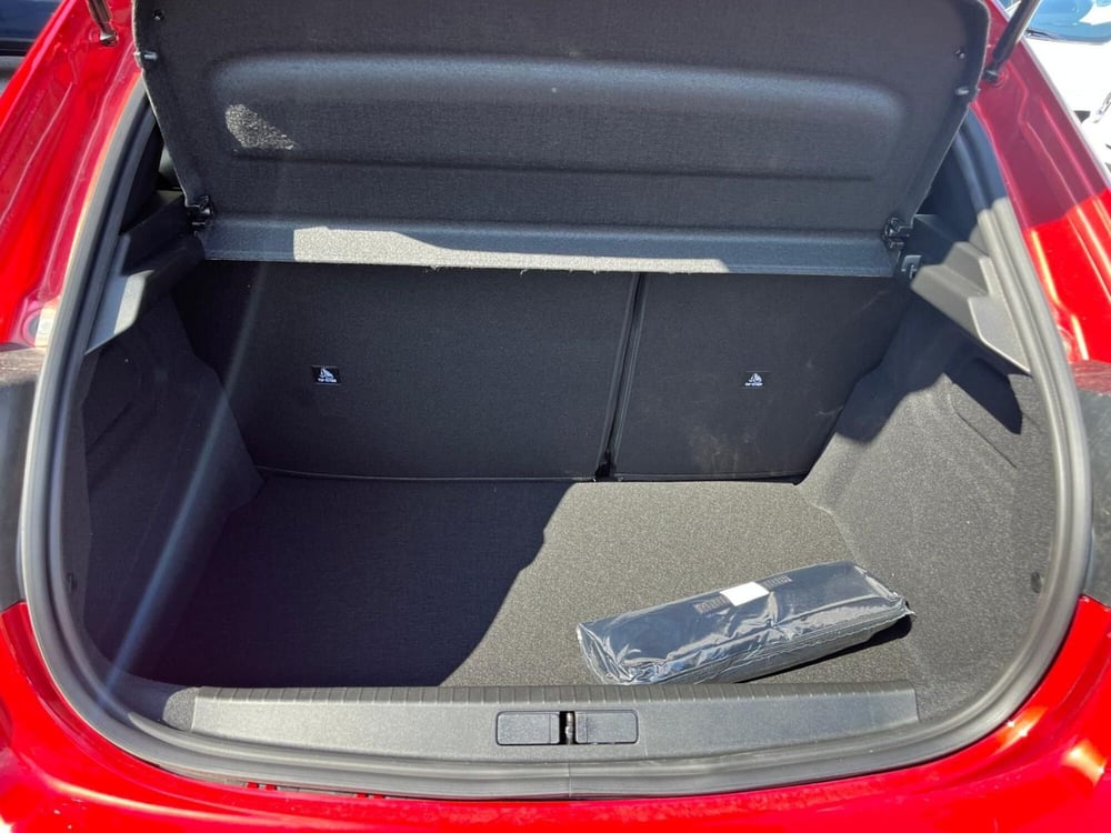 Peugeot 208 nuova a Milano (10)