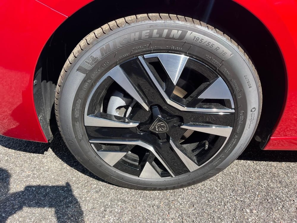 Peugeot 208 nuova a Milano (11)