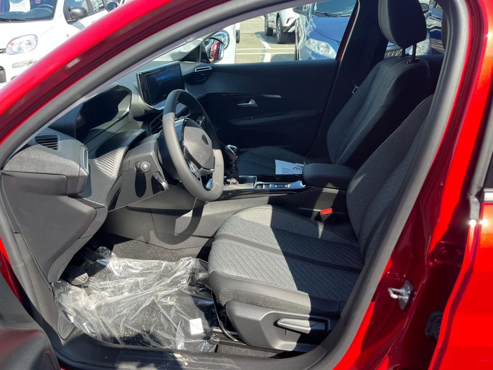 Peugeot 208 nuova a Milano (12)