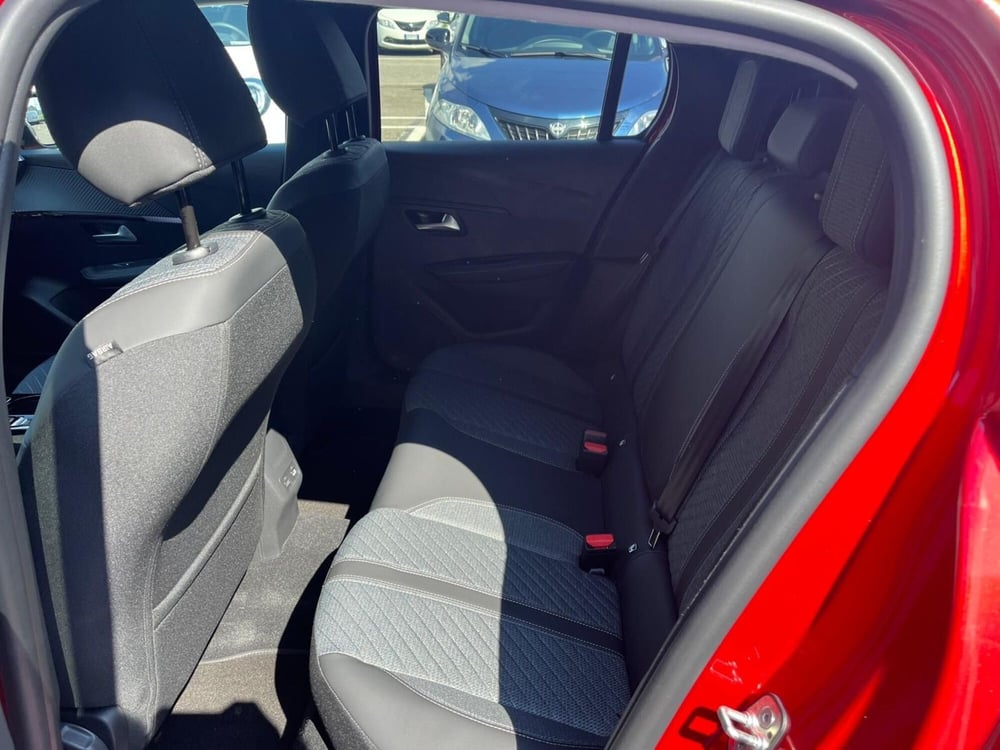 Peugeot 208 nuova a Milano (14)