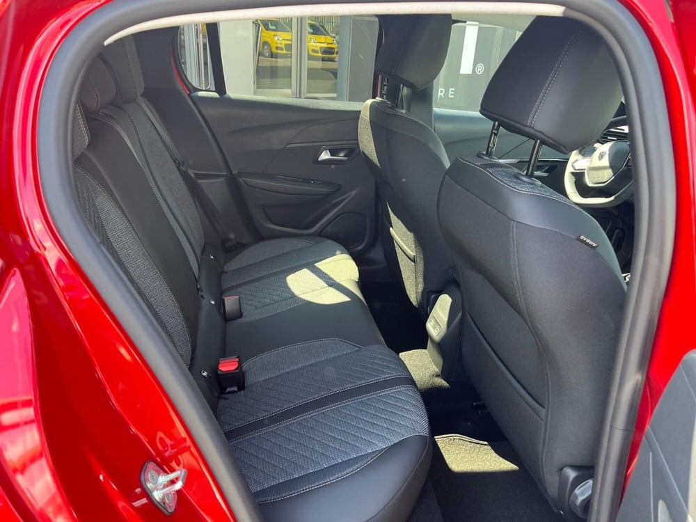Peugeot 208 nuova a Milano (15)