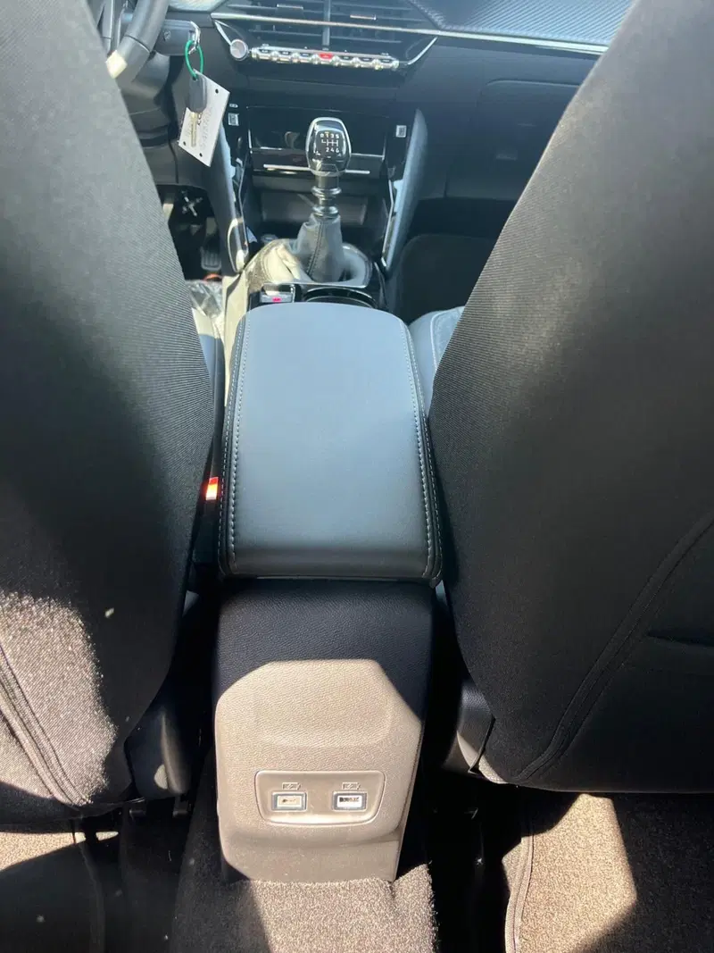 Peugeot 208 nuova a Milano (19)