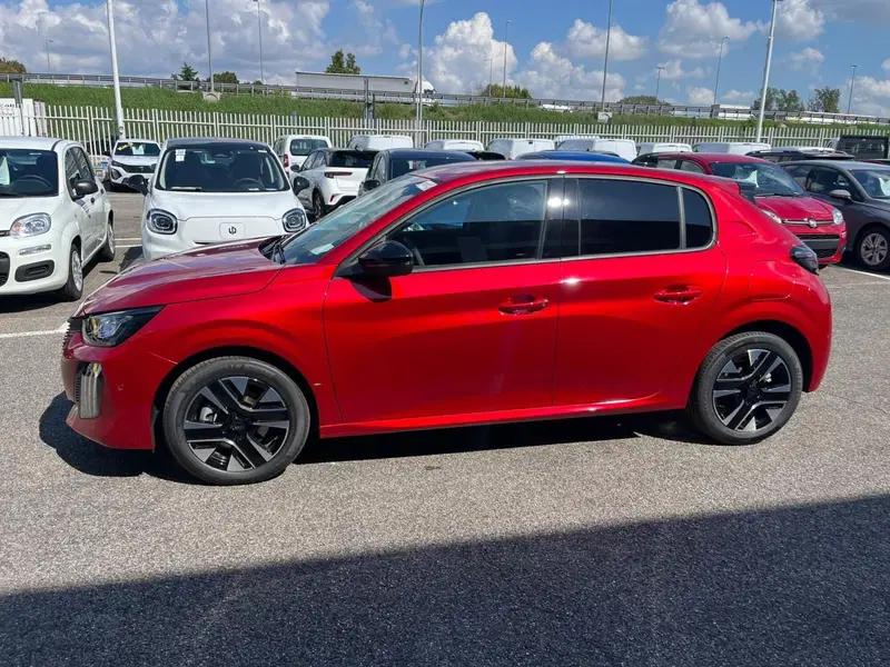 Peugeot 208 nuova a Milano (4)