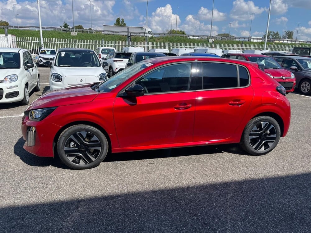 Peugeot 208 nuova a Milano (4)