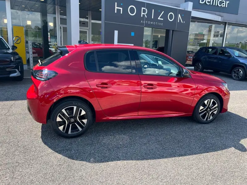 Peugeot 208 nuova a Milano (5)