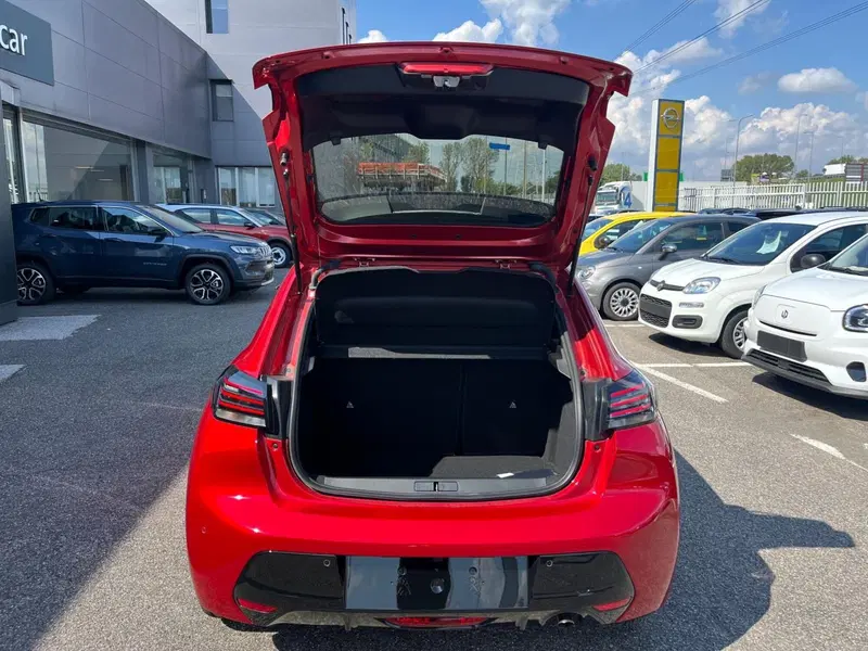 Peugeot 208 nuova a Milano (9)