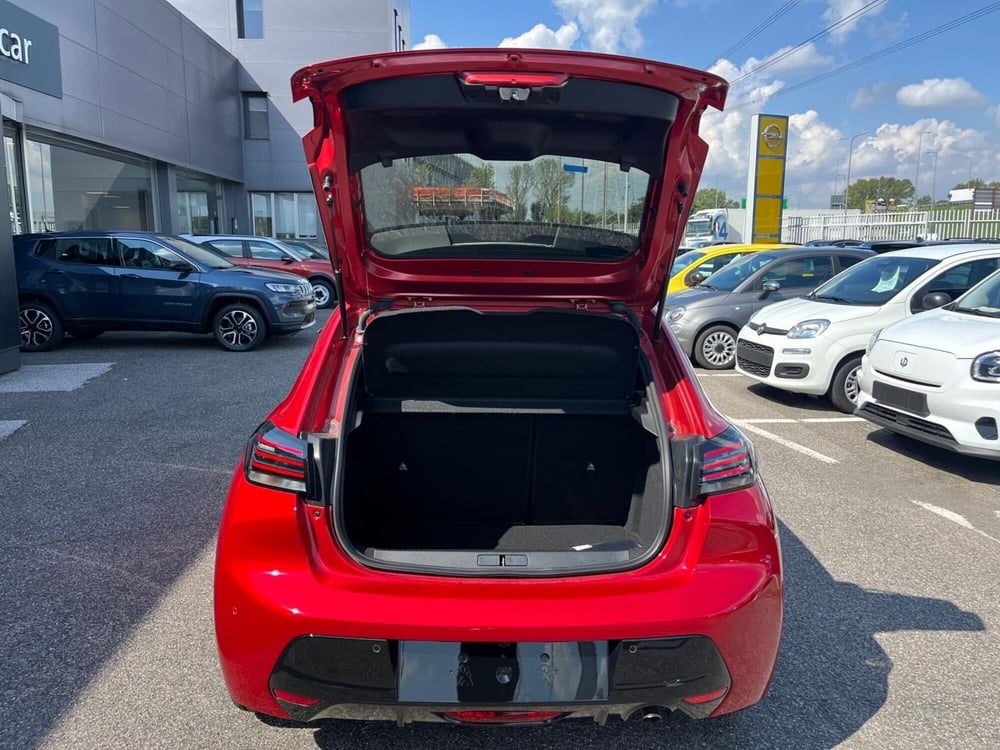 Peugeot 208 nuova a Milano (9)