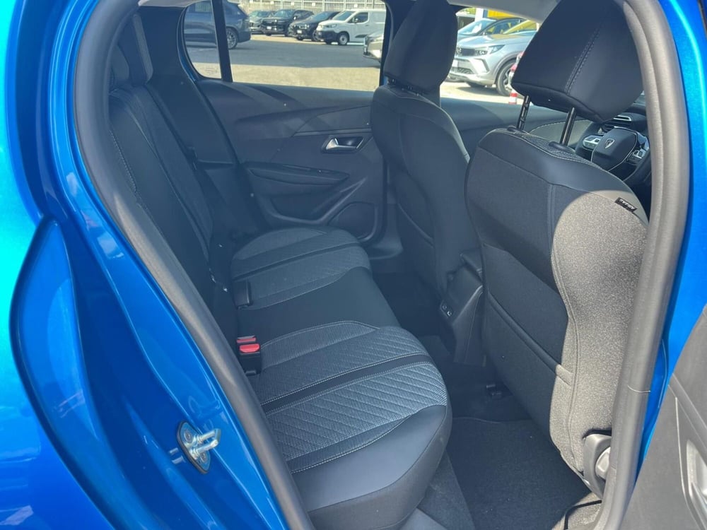 Peugeot 208 nuova a Milano (16)
