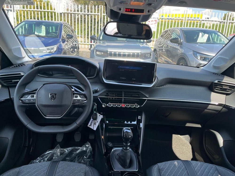 Peugeot 208 nuova a Milano (17)